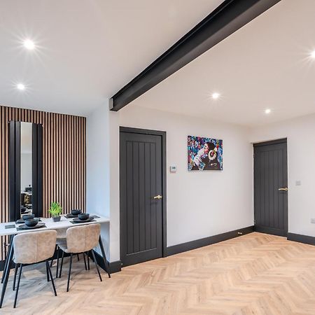 Modern 3Br Home - Private Parking - Tv In Every Bedroom Σουόνσι Εξωτερικό φωτογραφία