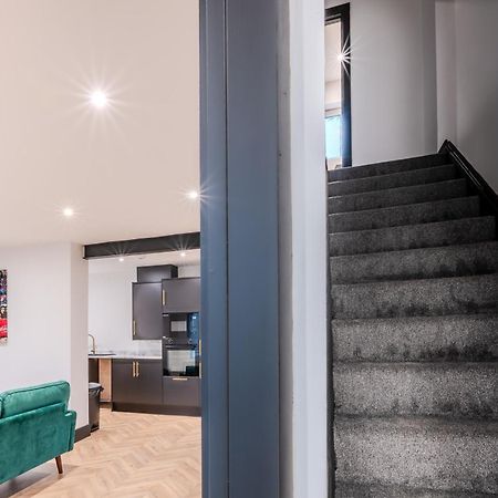 Modern 3Br Home - Private Parking - Tv In Every Bedroom Σουόνσι Εξωτερικό φωτογραφία