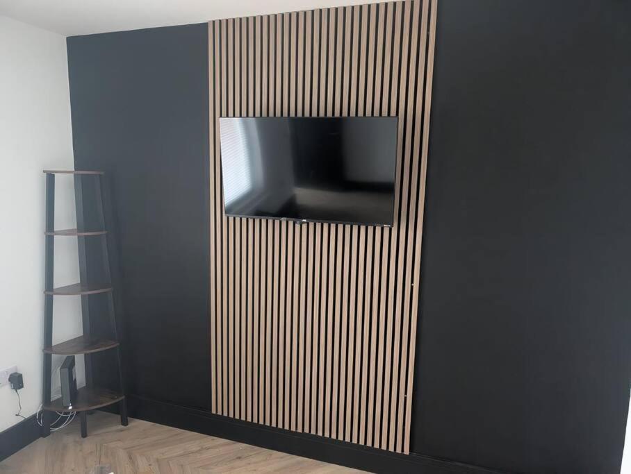 Modern 3Br Home - Private Parking - Tv In Every Bedroom Σουόνσι Εξωτερικό φωτογραφία