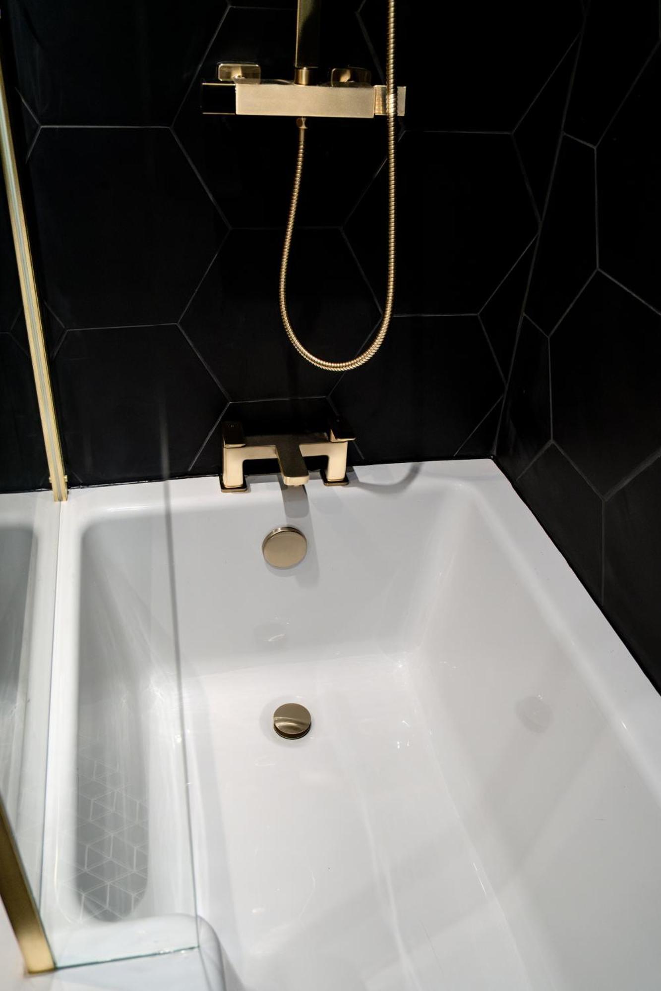 Modern 3Br Home - Private Parking - Tv In Every Bedroom Σουόνσι Εξωτερικό φωτογραφία