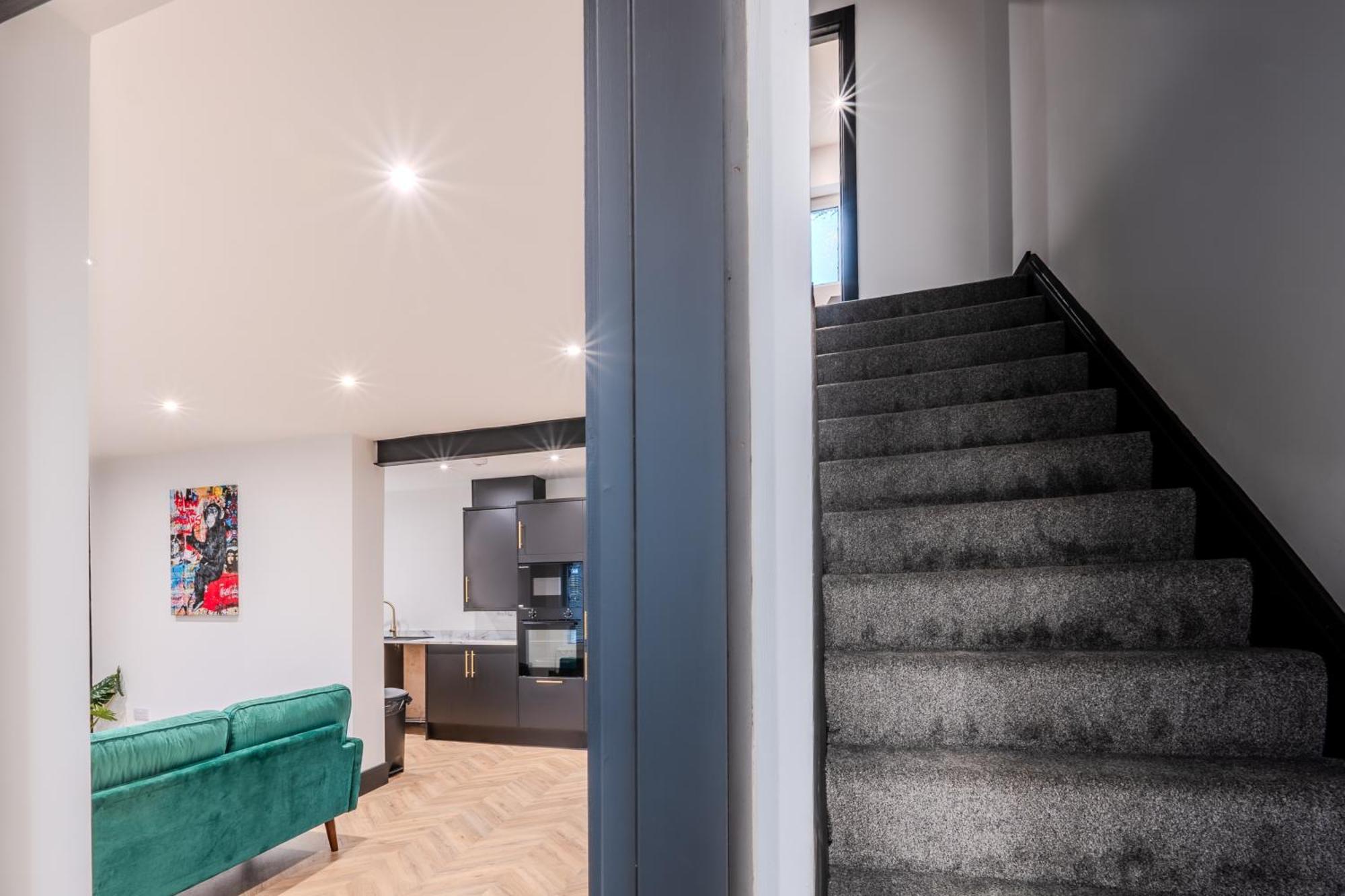 Modern 3Br Home - Private Parking - Tv In Every Bedroom Σουόνσι Εξωτερικό φωτογραφία