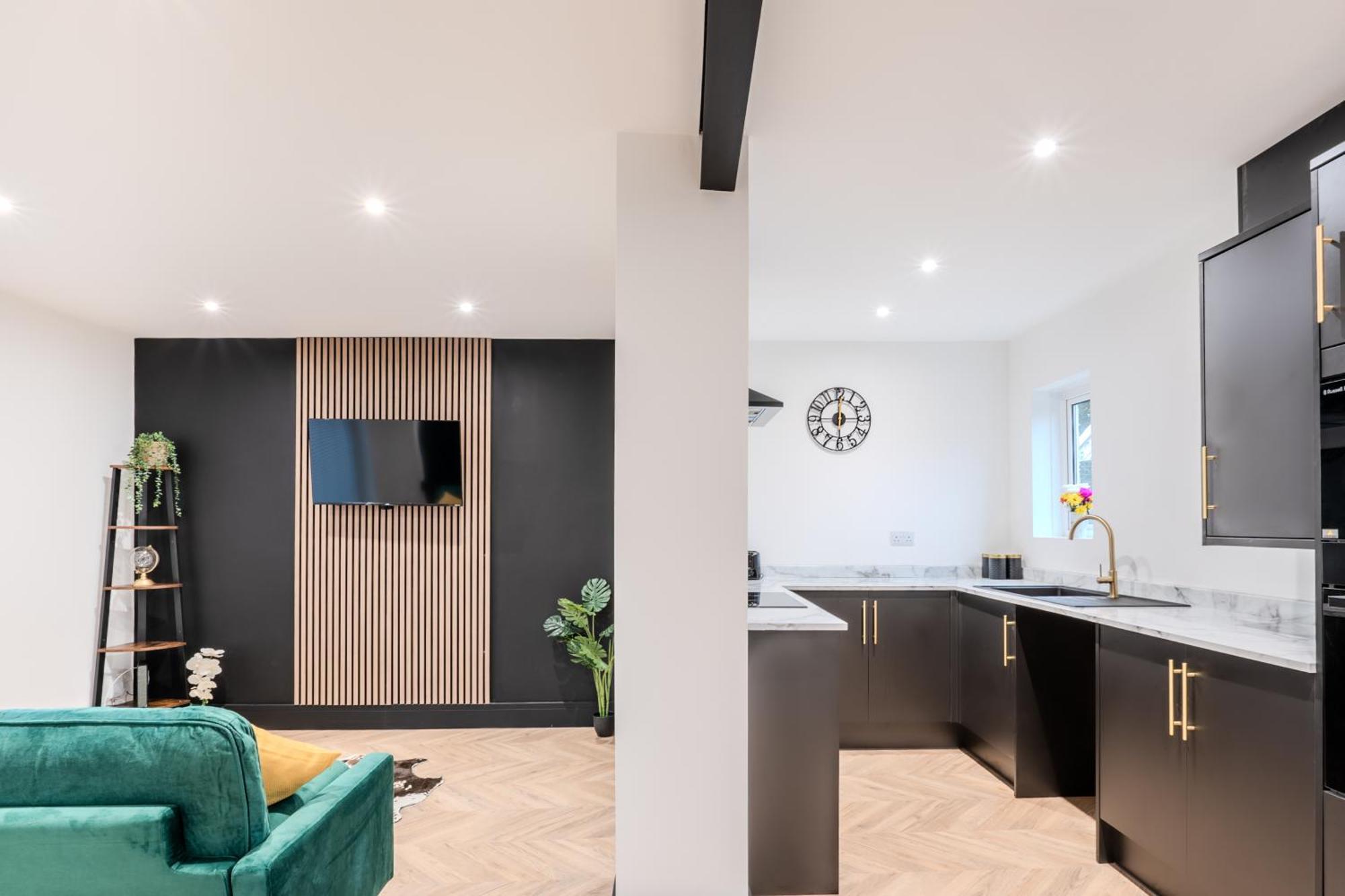 Modern 3Br Home - Private Parking - Tv In Every Bedroom Σουόνσι Εξωτερικό φωτογραφία