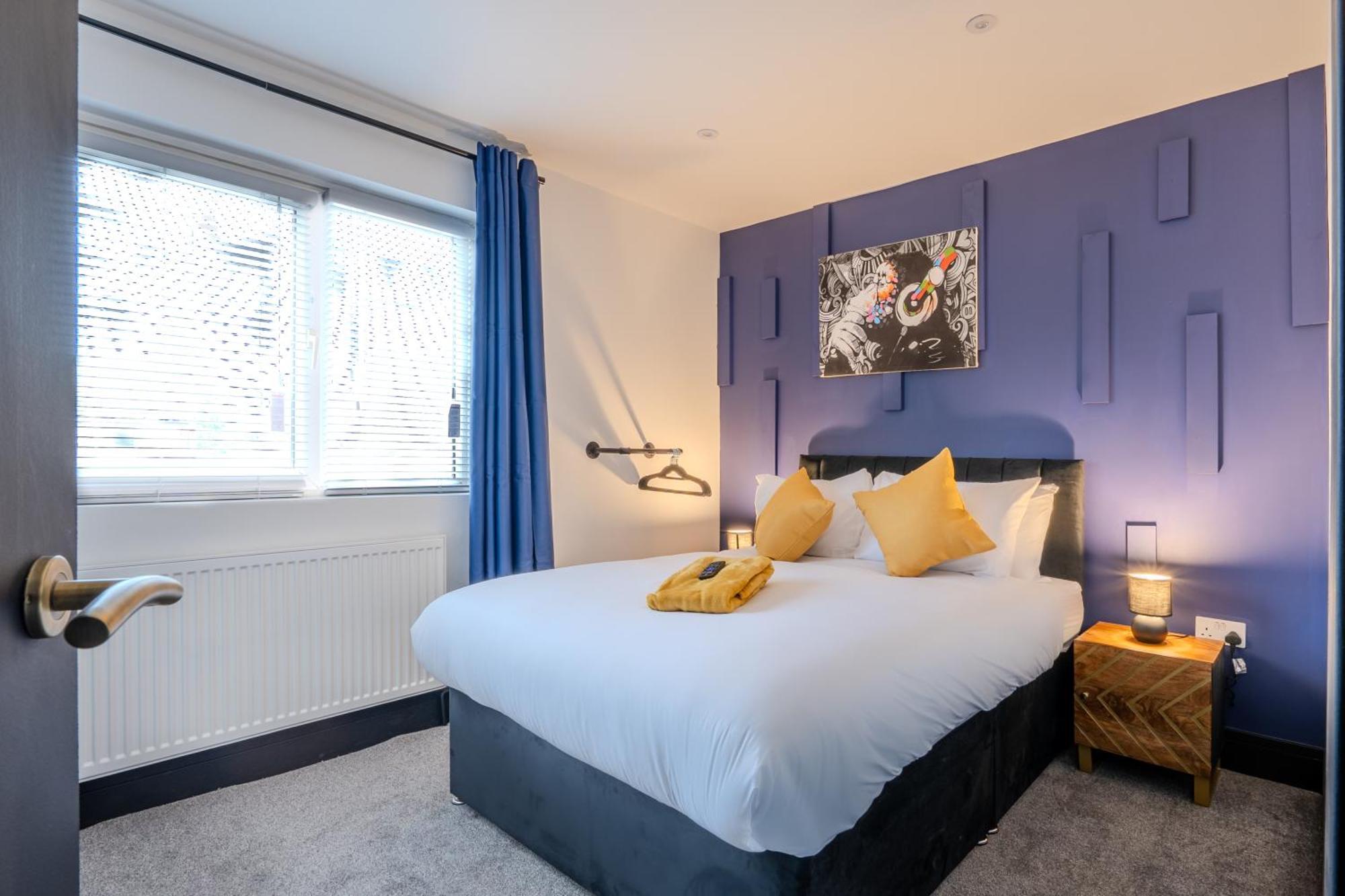Modern 3Br Home - Private Parking - Tv In Every Bedroom Σουόνσι Εξωτερικό φωτογραφία