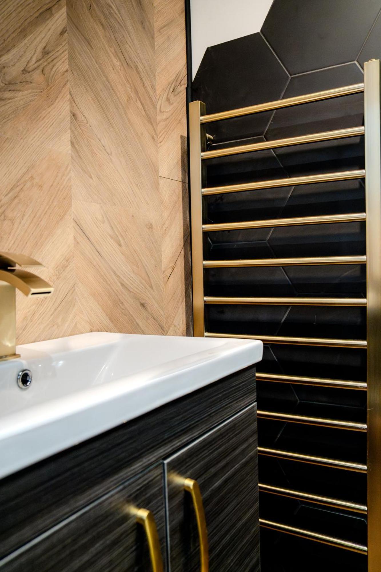 Modern 3Br Home - Private Parking - Tv In Every Bedroom Σουόνσι Εξωτερικό φωτογραφία