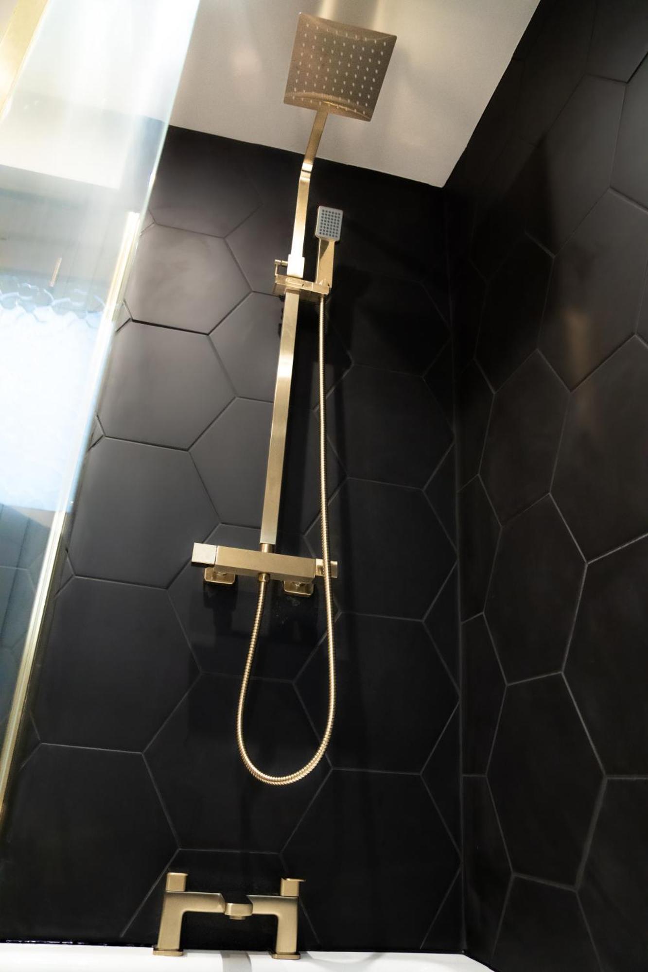 Modern 3Br Home - Private Parking - Tv In Every Bedroom Σουόνσι Εξωτερικό φωτογραφία