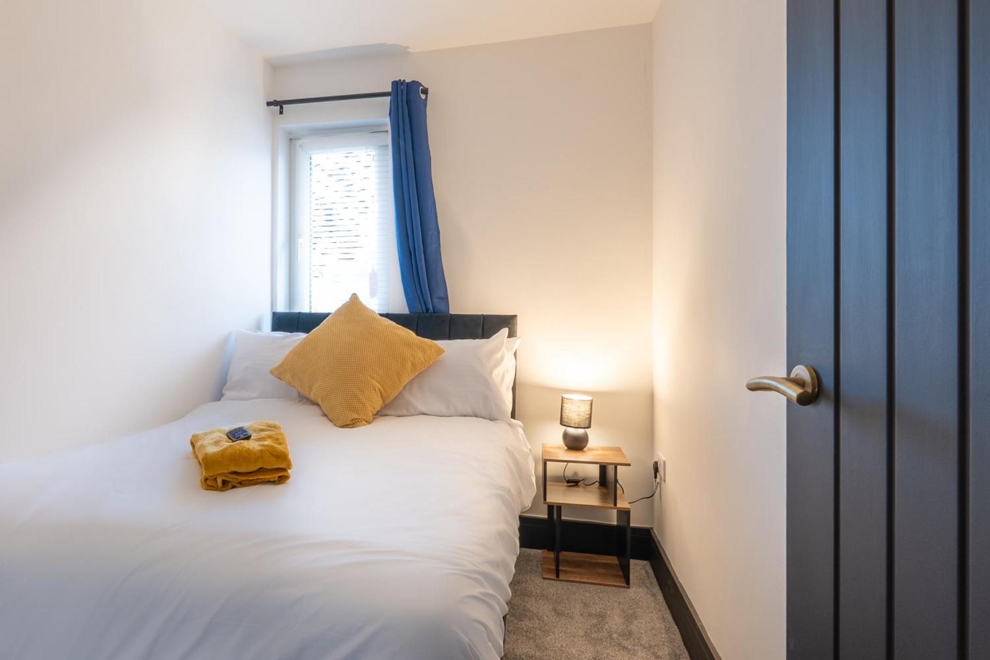 Modern 3Br Home - Private Parking - Tv In Every Bedroom Σουόνσι Εξωτερικό φωτογραφία