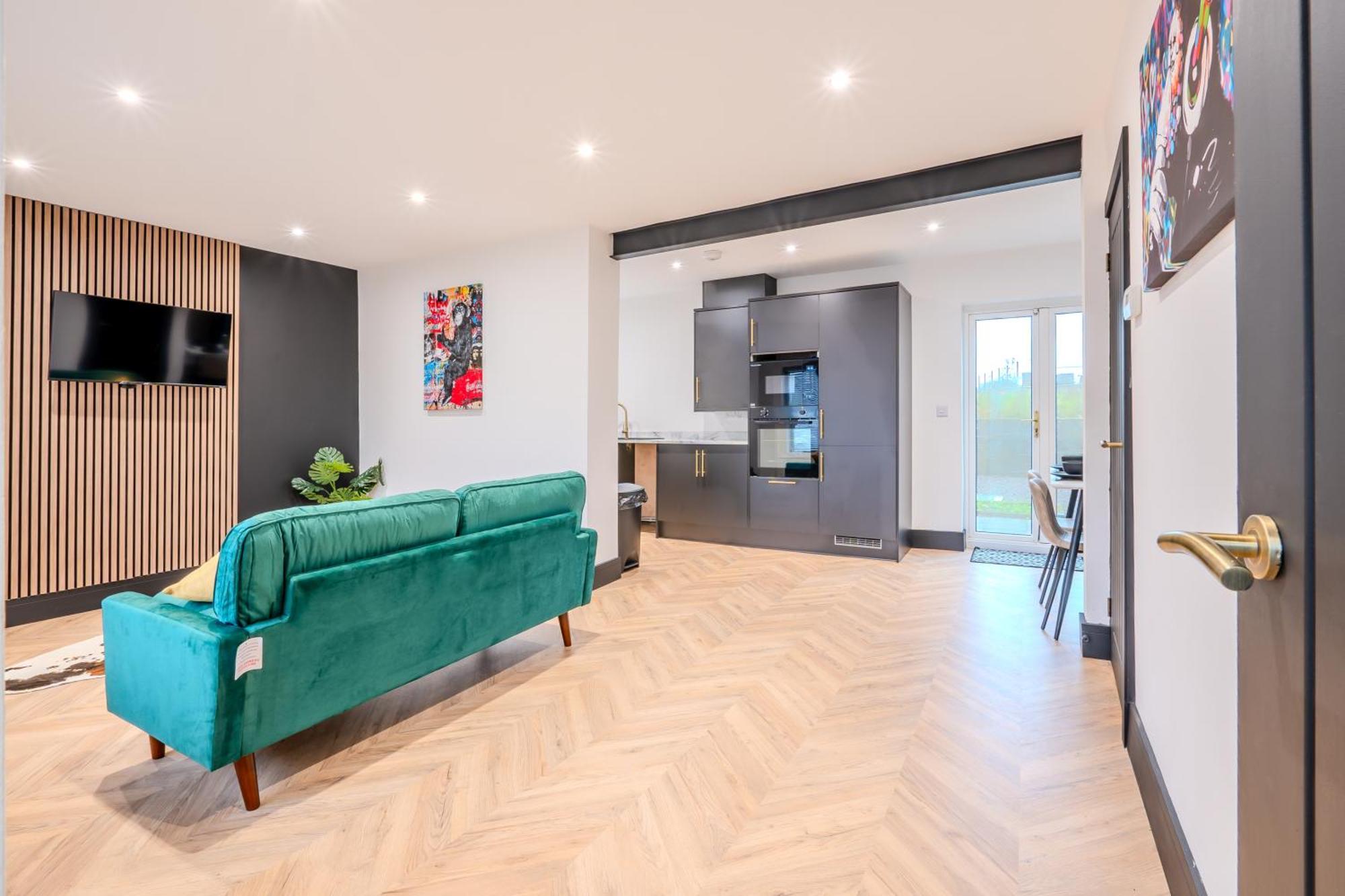 Modern 3Br Home - Private Parking - Tv In Every Bedroom Σουόνσι Εξωτερικό φωτογραφία